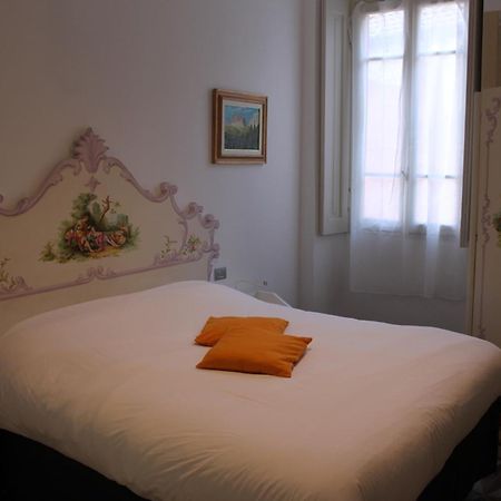 بروناتي B&B Il Balcone Sul Lago الغرفة الصورة